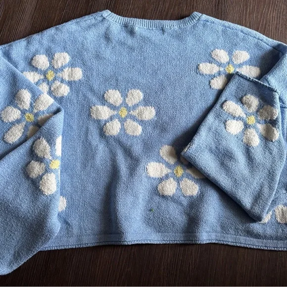 Moon & Madison Blue and White Cropped Crew Neck Sweater with Floral Design - Picture 3 of 3